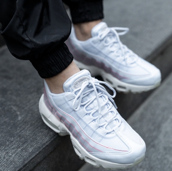 Nike Air Max 95 SE, NWT - Picture 13 of 16